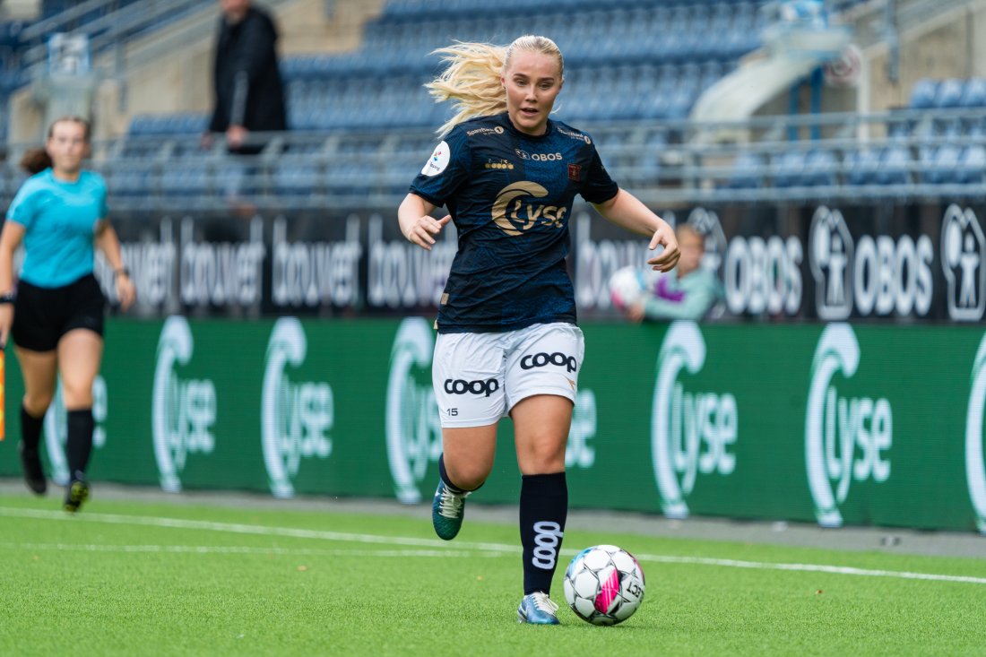 Vår forsvarsspiller fortsetter i mørkeblått. Foto: Alexander Larsen